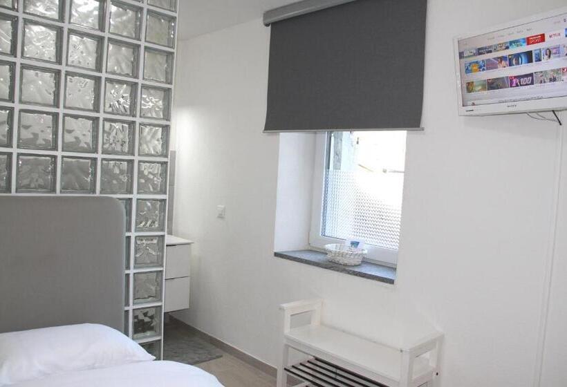 Hotel Rest And Restaurant In Roveredo