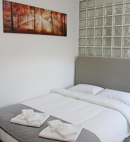 Hotel Rest And Restaurant In Roveredo