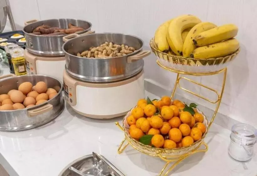 Hotelli Greentree Inn Express Qingdao Jiaodong International Airport