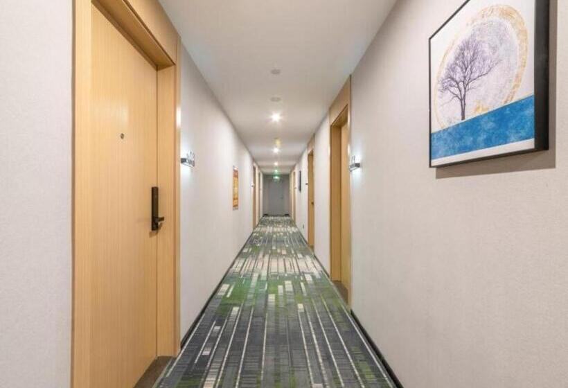 בית מלון כפרי Greentree Inn Express Qingdao Jiaodong International Airport