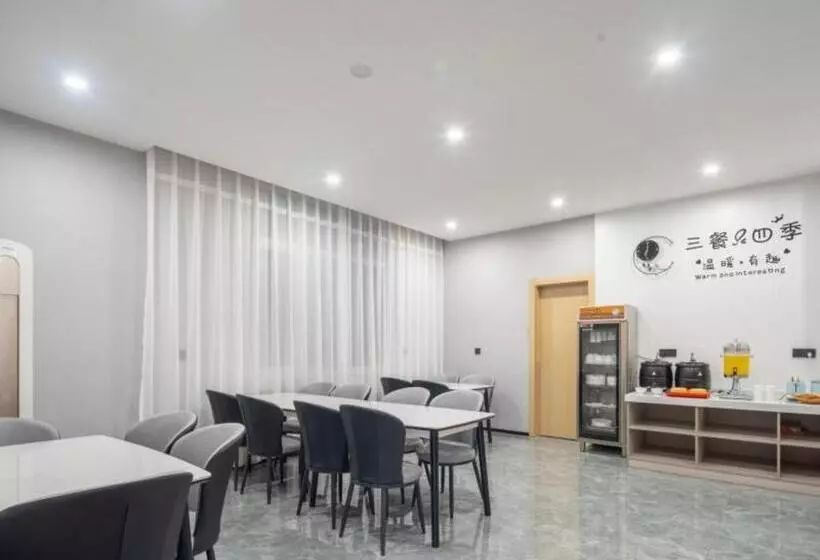 Hotelli Greentree Inn Express Qingdao Jiaodong International Airport