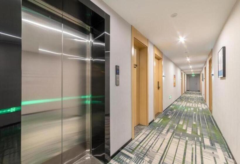 בית מלון כפרי Greentree Inn Express Qingdao Jiaodong International Airport