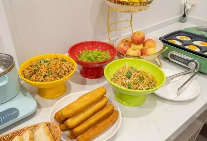 Hotelli Greentree Inn Express Qingdao Jiaodong International Airport