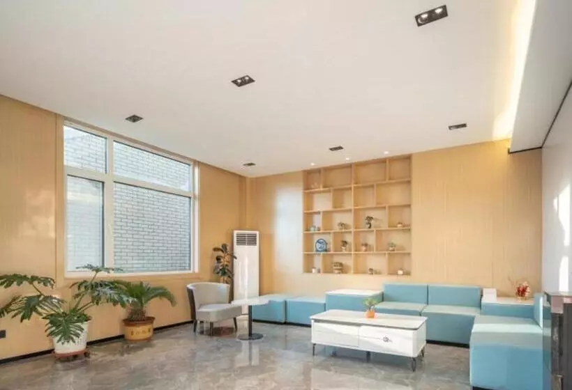 Hotelli Greentree Inn Express Qingdao Jiaodong International Airport