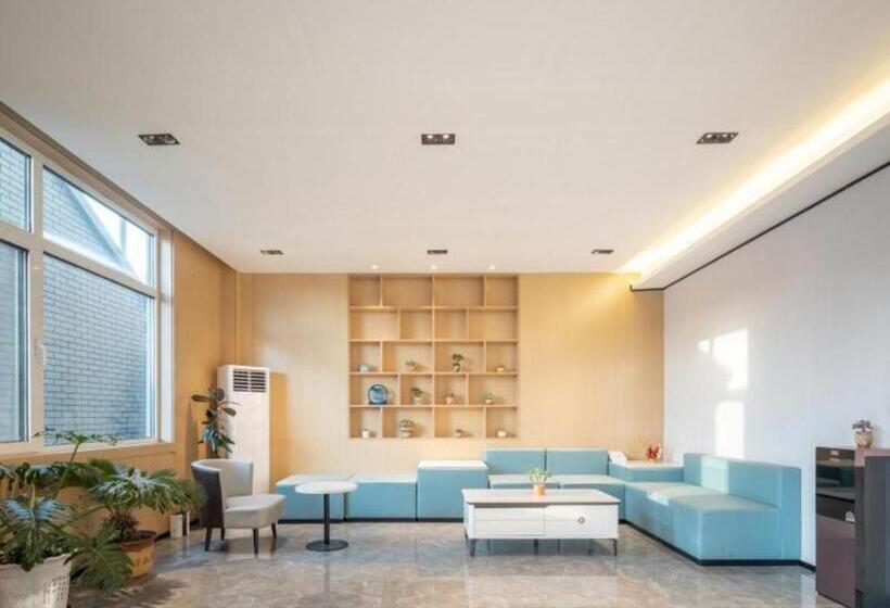 בית מלון כפרי Greentree Inn Express Qingdao Jiaodong International Airport