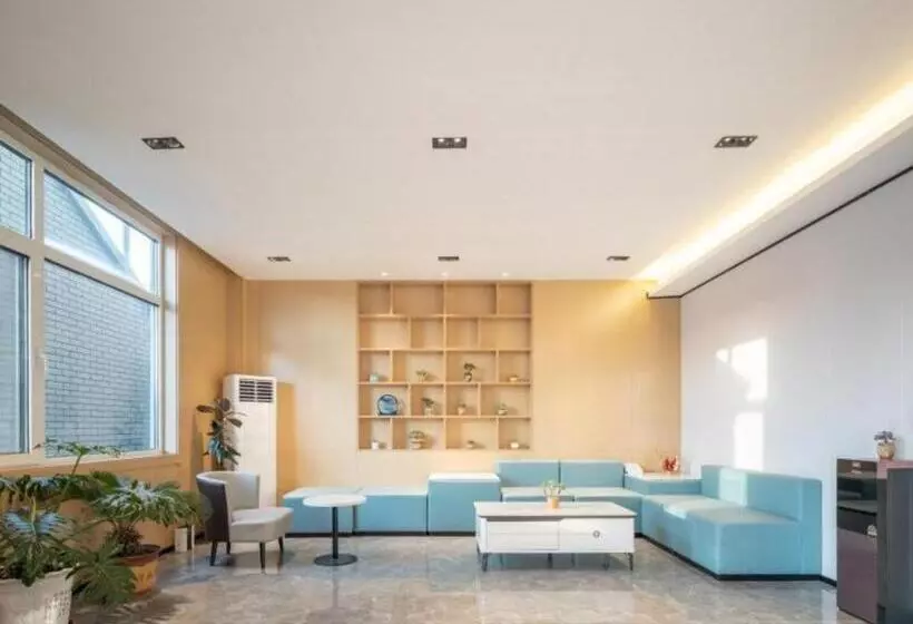 Hotelli Greentree Inn Express Qingdao Jiaodong International Airport