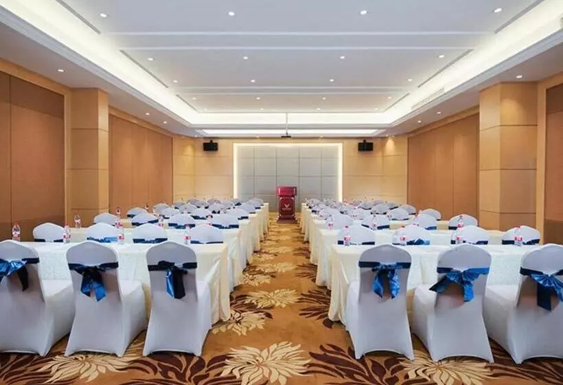 Vienna Hotel Jiangxi Jiujiang Gongqingcheng High Speed Railway Station