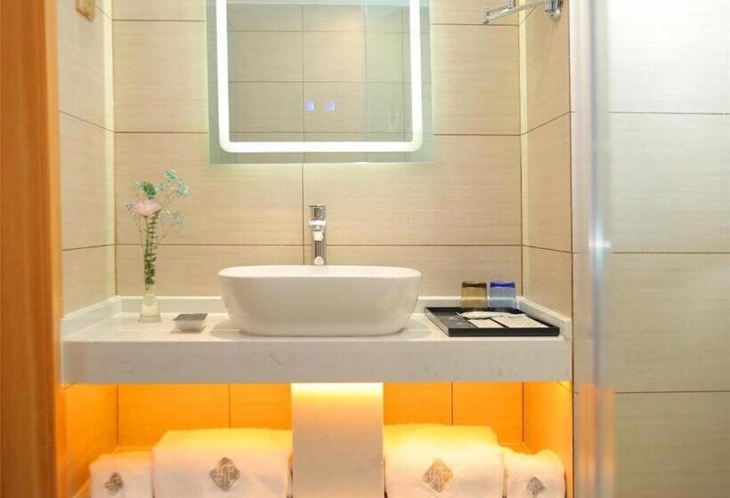 Chonpines Hotel·rizhao Yingbing Road Rt Mart