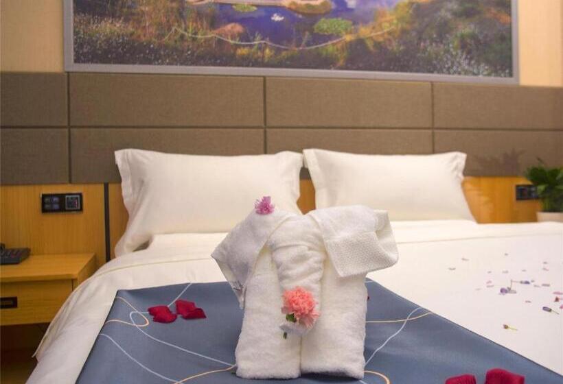 Chonpines Hotel·rizhao Yingbing Road Rt Mart