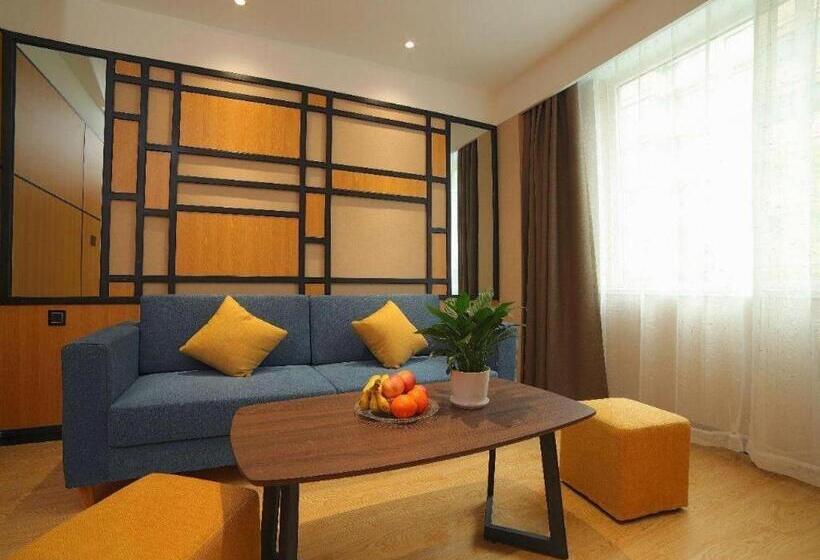 Chonpines Hotel·rizhao Yingbing Road Rt Mart