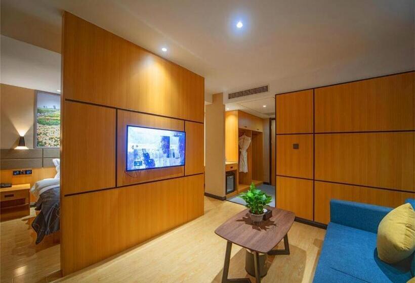 Chonpines Hotel·rizhao Yingbing Road Rt Mart