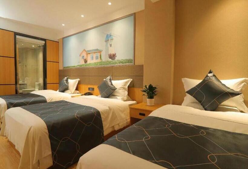 Chonpines Hotel·rizhao Yingbing Road Rt Mart