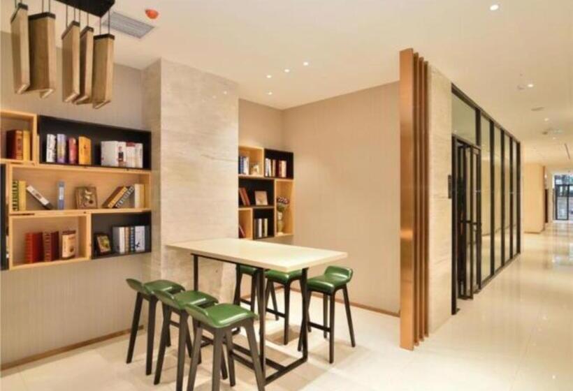 בית מלון כפרי City Comfort Inn Kunming Xinluojiu Bay Guangju Road