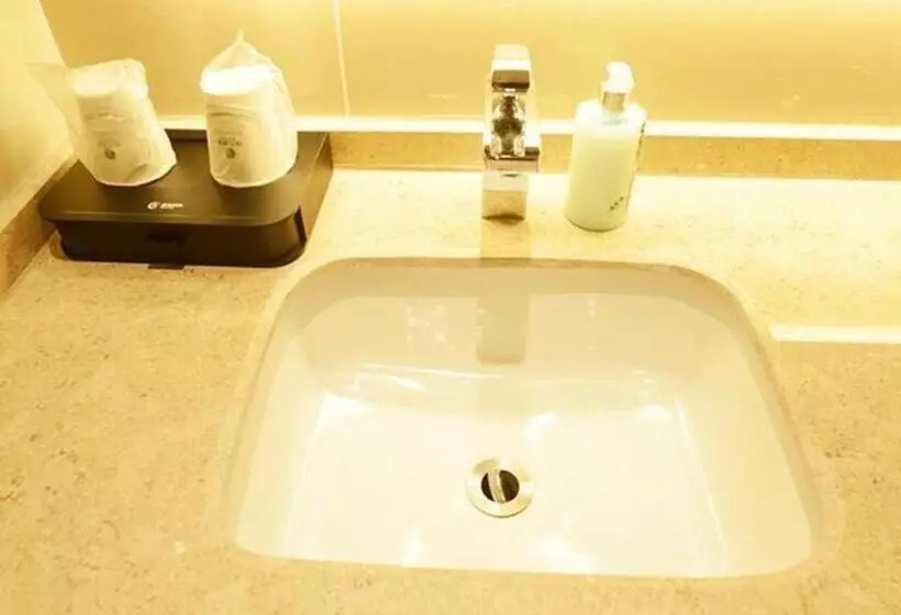 Hotelli City Comfort Inn Ledong Bus Station