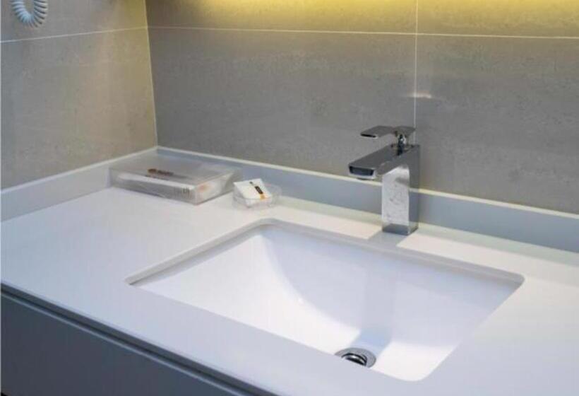 Otel Jtour Inn Yulin High Speed Railway Station Rt Mart