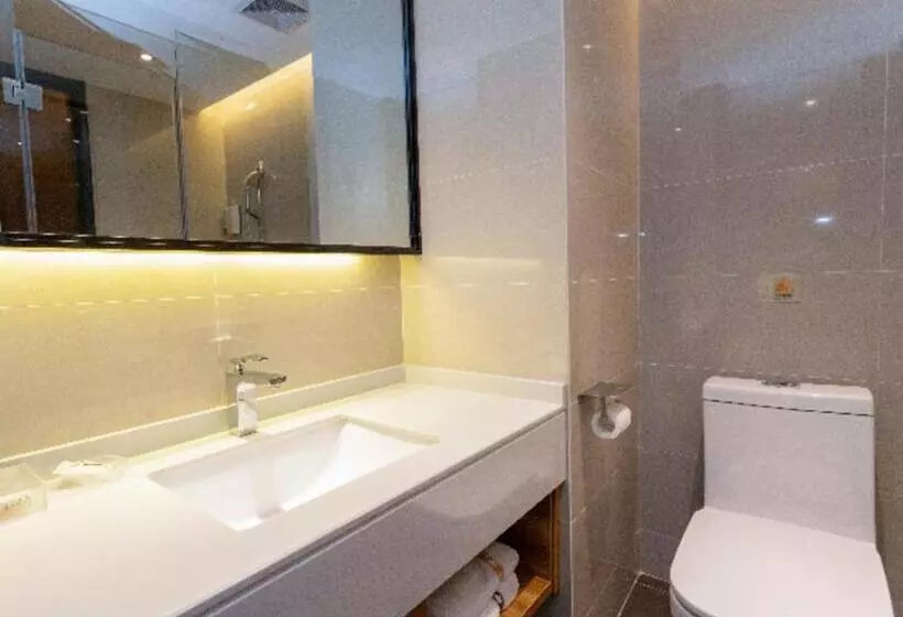 Hotelli Jtour Inn Yulin High Speed Railway Station Rt Mart