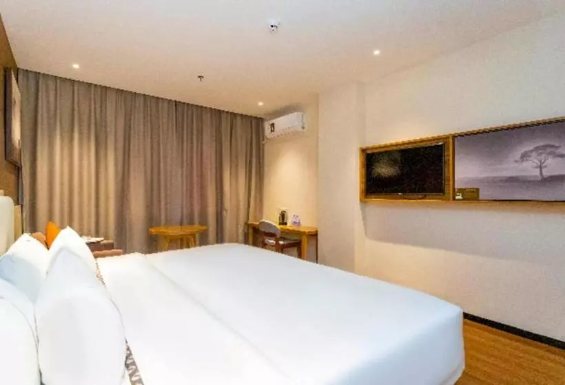 Hotelli Jtour Inn Yulin High Speed Railway Station Rt Mart