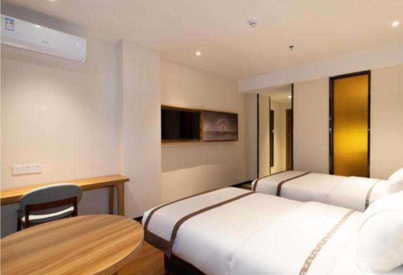 Otel Jtour Inn Yulin High Speed Railway Station Rt Mart