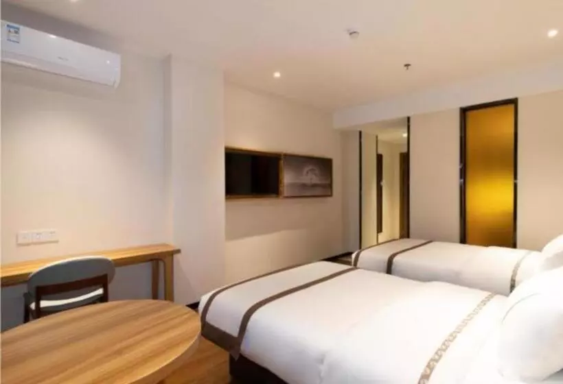 Hotelli Jtour Inn Yulin High Speed Railway Station Rt Mart