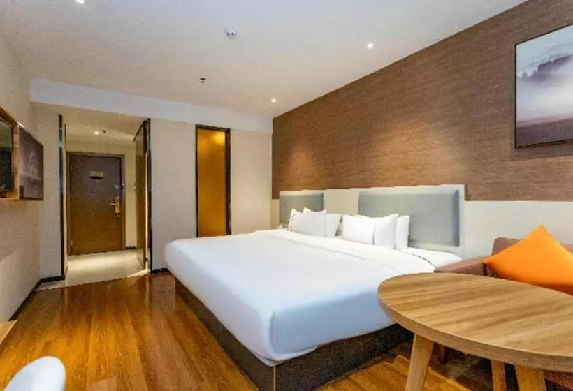 Hotelli Jtour Inn Yulin High Speed Railway Station Rt Mart