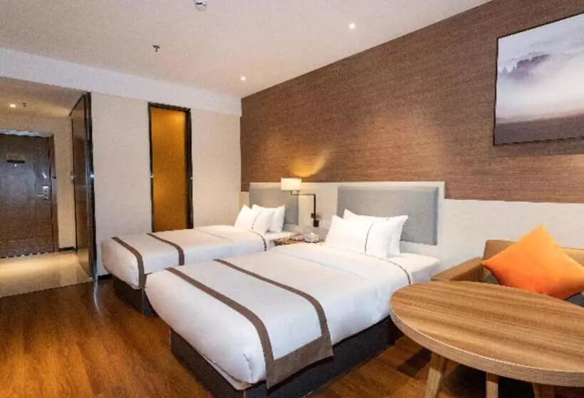 Hotelli Jtour Inn Yulin High Speed Railway Station Rt Mart