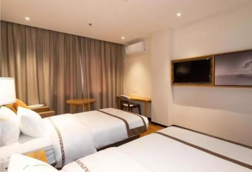 Hotelli Jtour Inn Yulin High Speed Railway Station Rt Mart