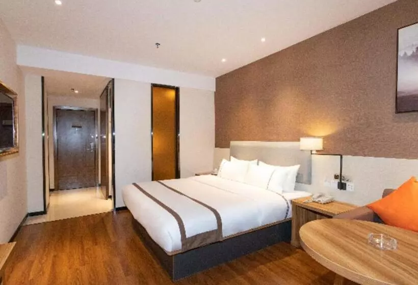 Hotelli Jtour Inn Yulin High Speed Railway Station Rt Mart