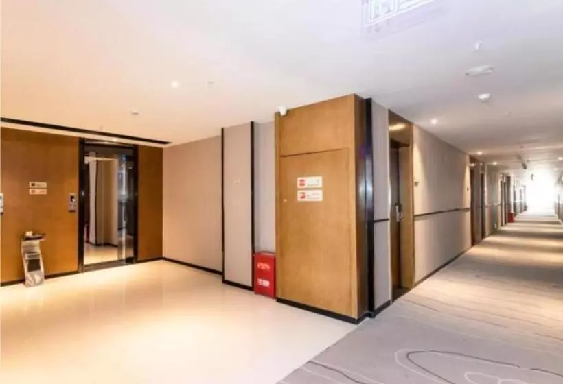 Hotelli Jtour Inn Yulin High Speed Railway Station Rt Mart