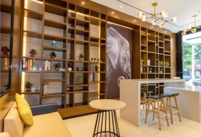 Hotelli Jtour Inn Yulin High Speed Railway Station Rt Mart