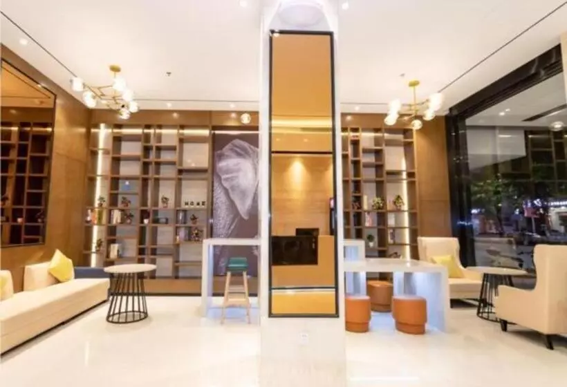 Hotelli Jtour Inn Yulin High Speed Railway Station Rt Mart