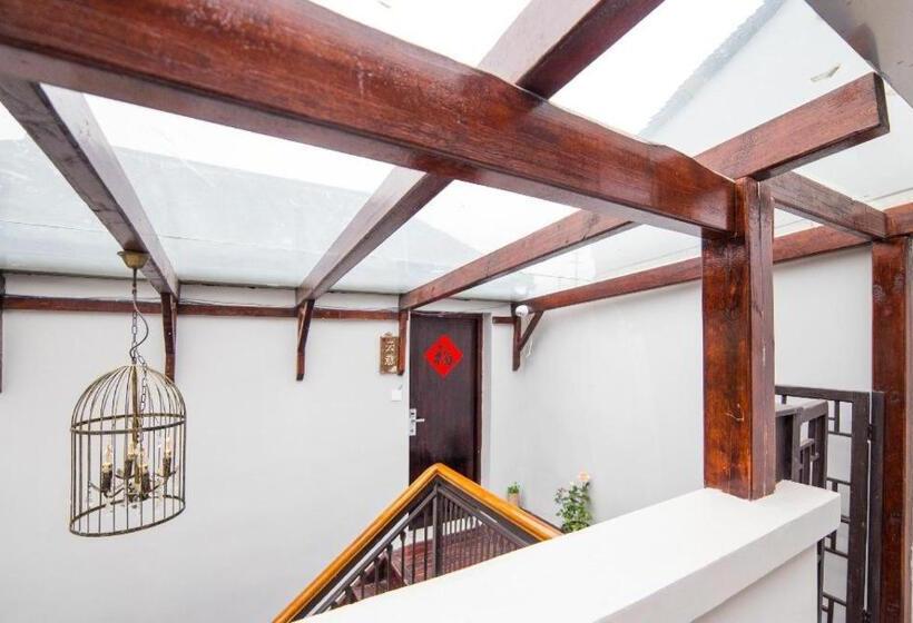 Отель The Courtyard Suzhou Inn Hemu Branch