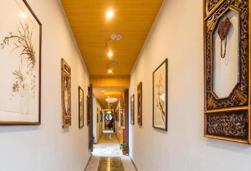 Отель The Courtyard Suzhou Inn Hemu Branch