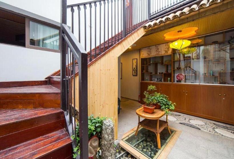 Отель The Courtyard Suzhou Inn Hemu Branch
