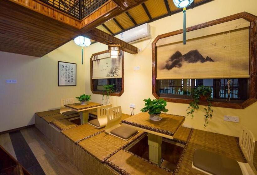 Отель The Courtyard Suzhou Inn Hemu Branch