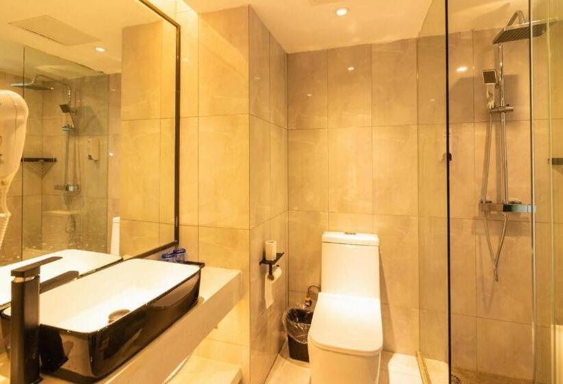 Iu Hotels· Wuhan Hanyang Avenue Huangjinkou Metro Station