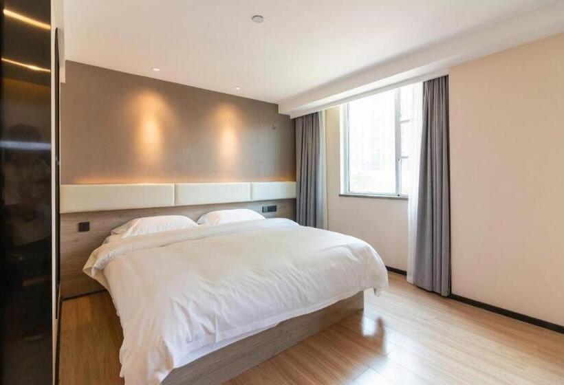 Iu Hotels· Wuhan Hanyang Avenue Huangjinkou Metro Station