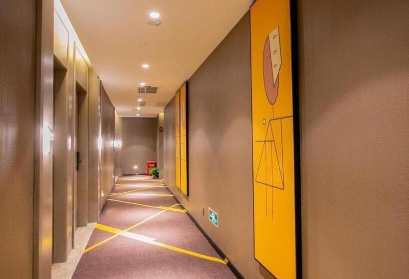 Iu Hotels· Wuhan Hanyang Avenue Huangjinkou Metro Station
