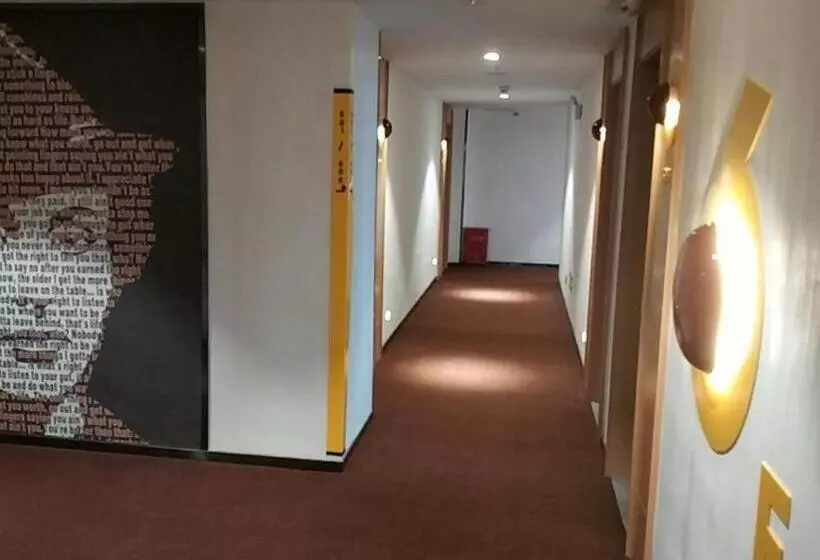 Iu Hotels·bijie Weining Caohai Railway Station