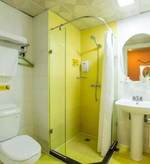 هتل Home Inn Qingdao Chongqing Zhong Road Licang Walking Street