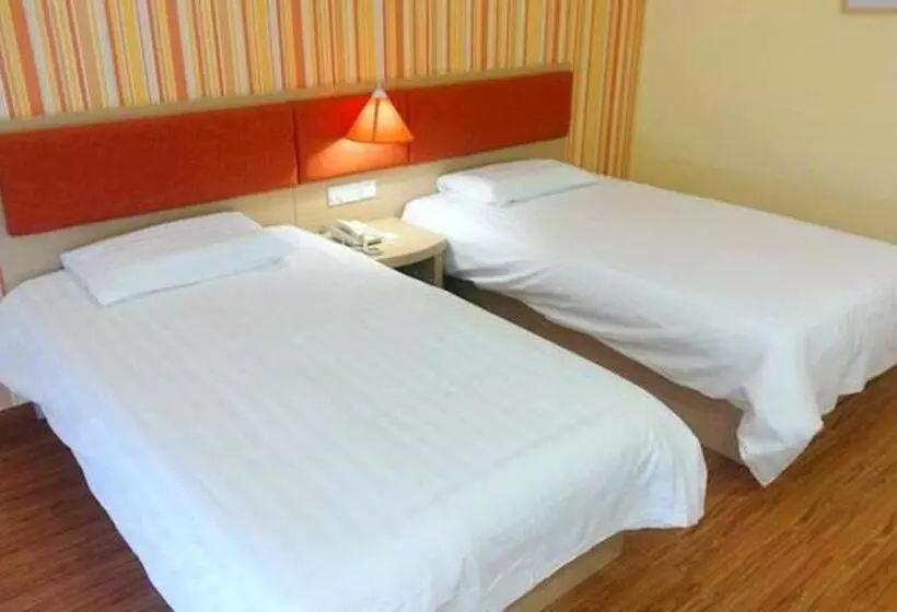 هتل Home Inn Qingdao Chongqing Zhong Road Licang Walking Street