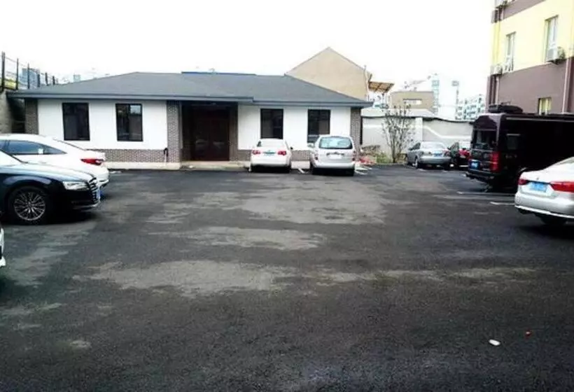 هتل Home Inn Qingdao Chongqing Zhong Road Licang Walking Street