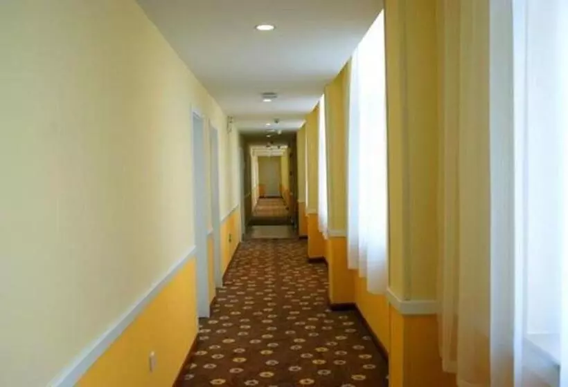 هتل Home Inn Qingdao Chongqing Zhong Road Licang Walking Street