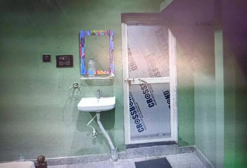 ホテル Oyo Kunika Guest House