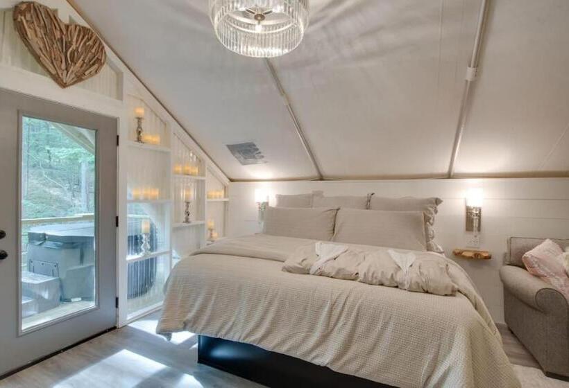 渡假胜地 Love Shack Luxury Glamping Tent Honeymoon Theme