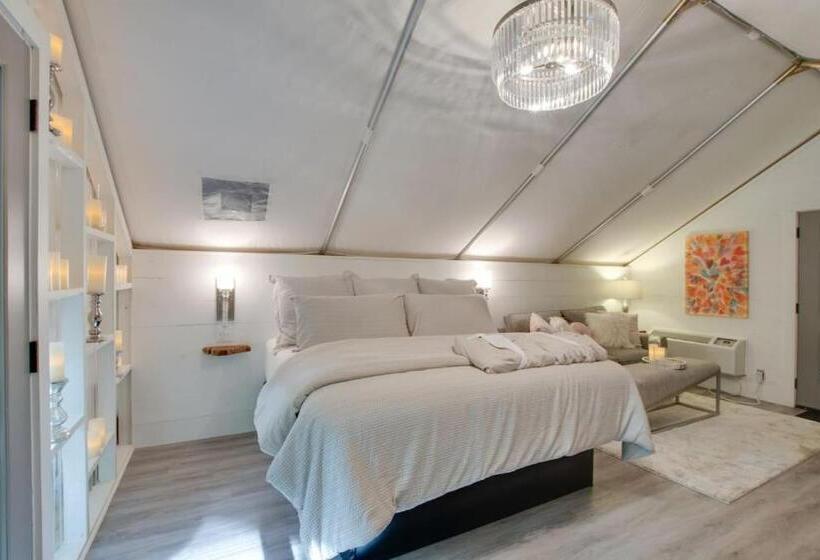 渡假胜地 Love Shack Luxury Glamping Tent Honeymoon Theme