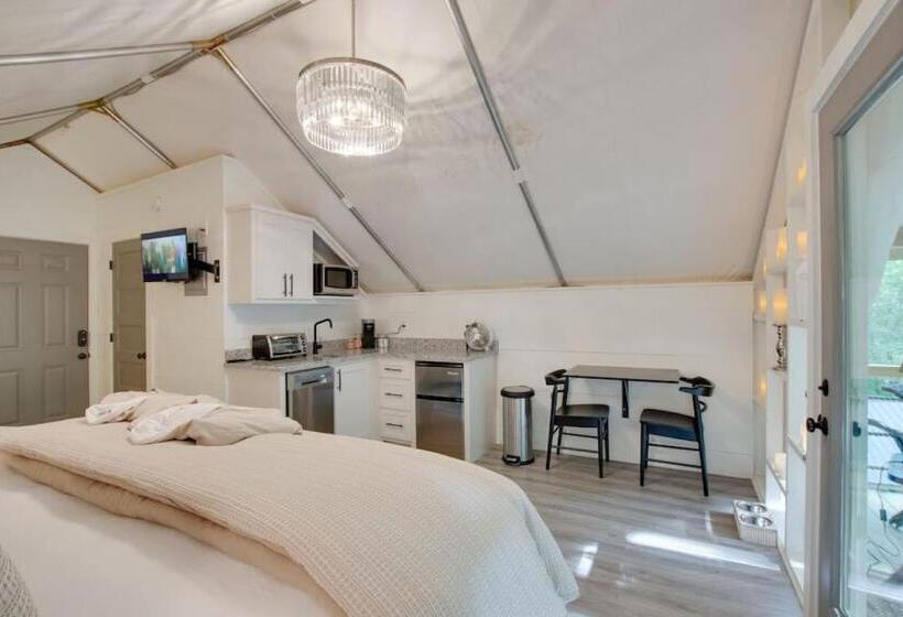 渡假胜地 Love Shack Luxury Glamping Tent Honeymoon Theme