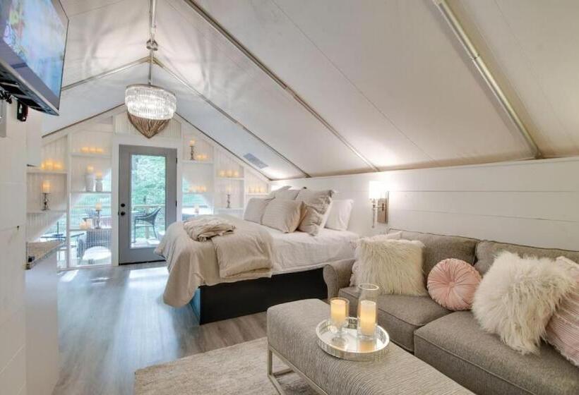 渡假胜地 Love Shack Luxury Glamping Tent Honeymoon Theme