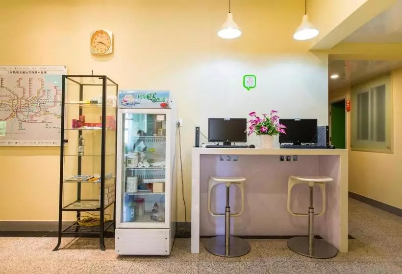 Hotelli Hi Inn Dalian Malan Square