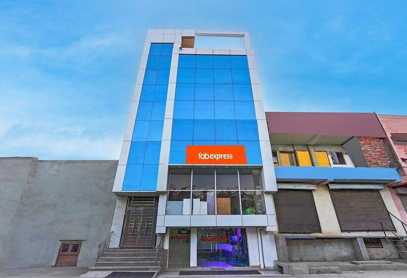 ホテル Fabexpress Miss Too