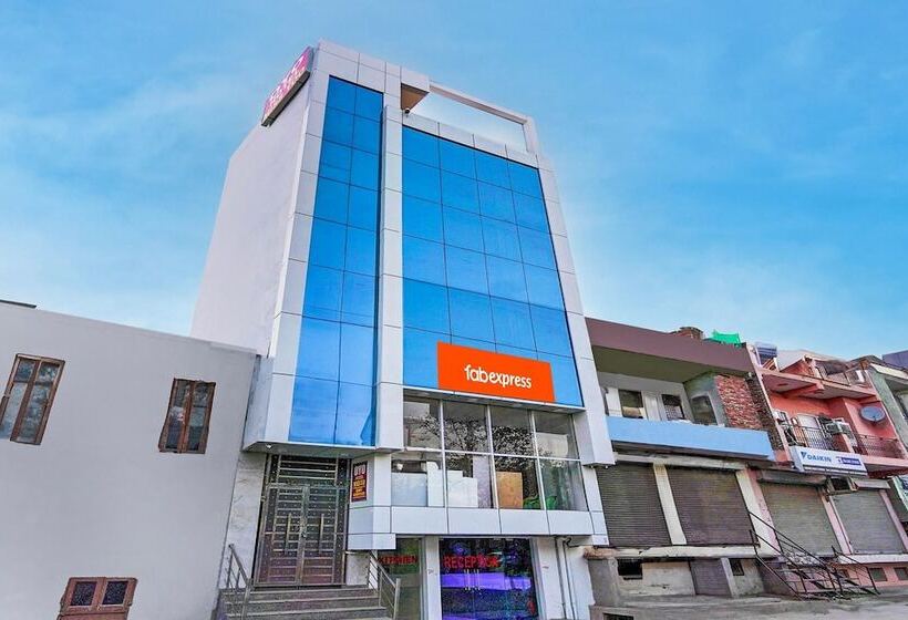 ホテル Fabexpress Miss Too